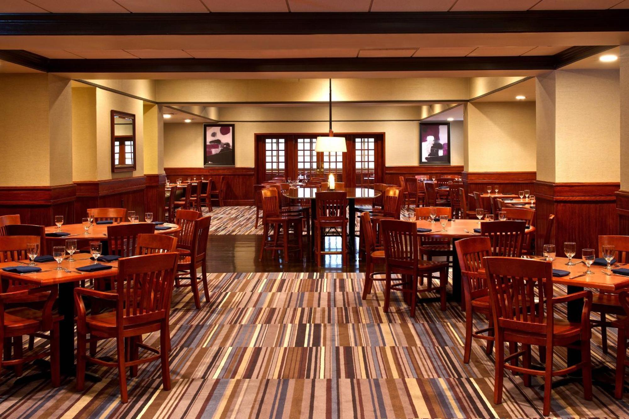 Sheraton Bucks County Hotel 3*