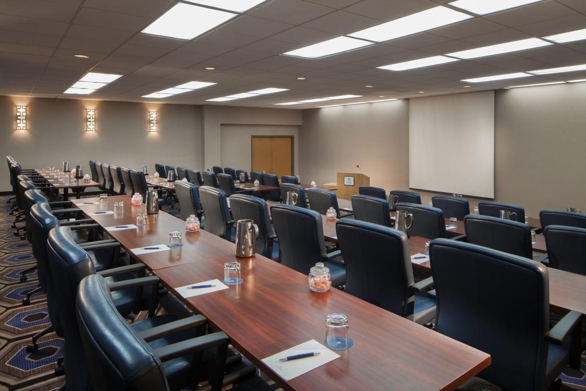 Sheraton Bucks County 3*