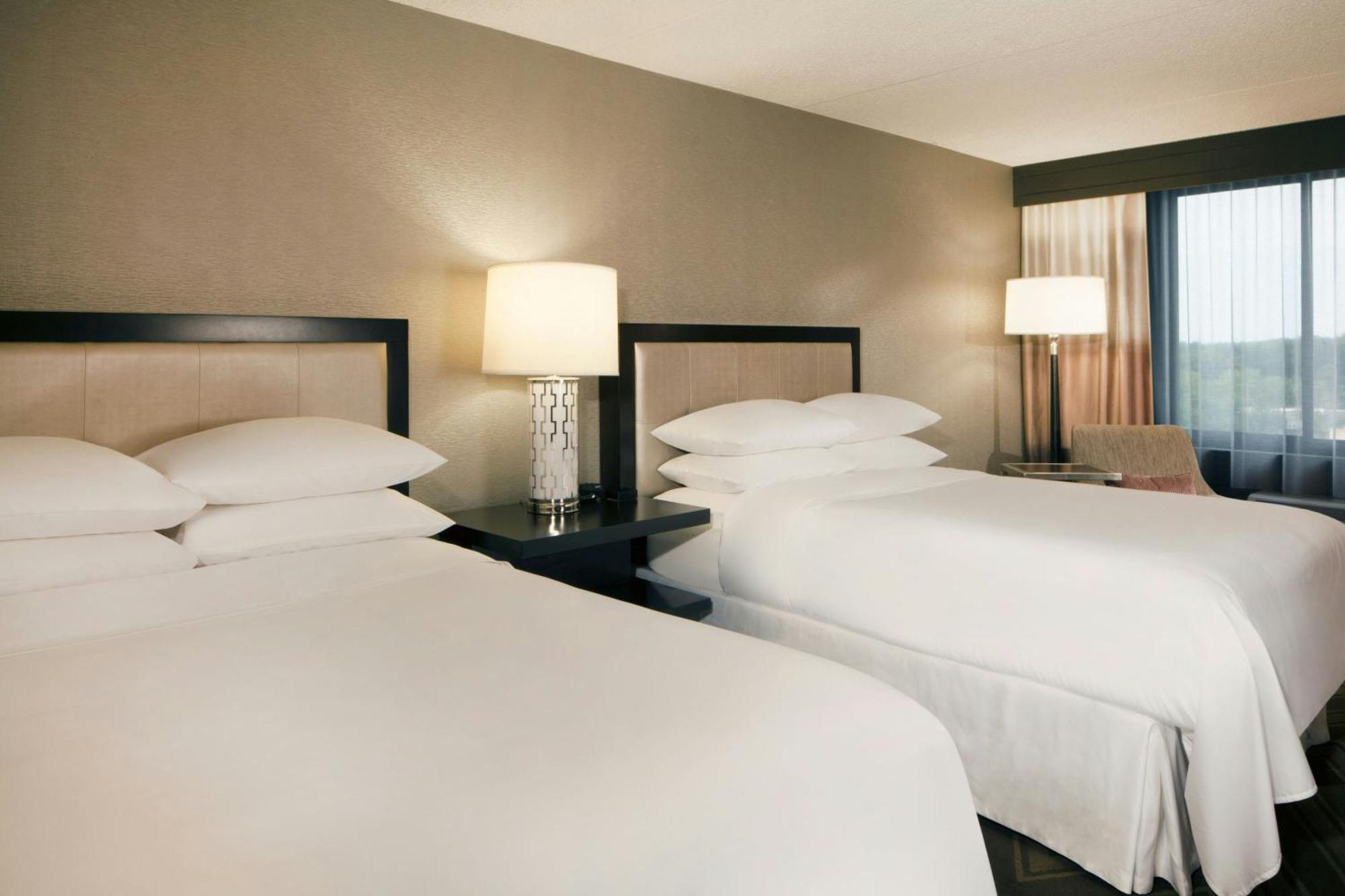 Sheraton Bucks County 3*